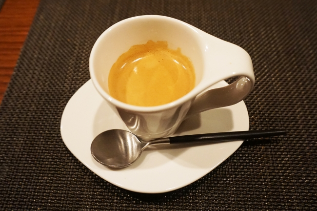 ブラックホールコーヒーを求めて「三軒茶屋一丁目食堂」へ