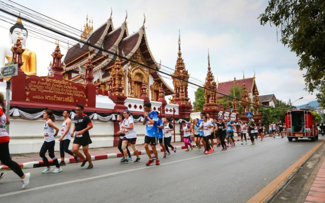 タイでマラソン！寺院見学やタイ式スパも