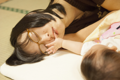シングルマザーの約7割が「日本は住みにくい国」と回答！