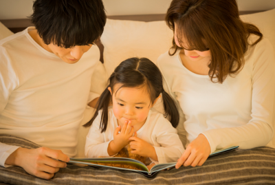 睡眠前の「読み聞かせ」、子どもがスムーズに眠ってくれる条件とは？