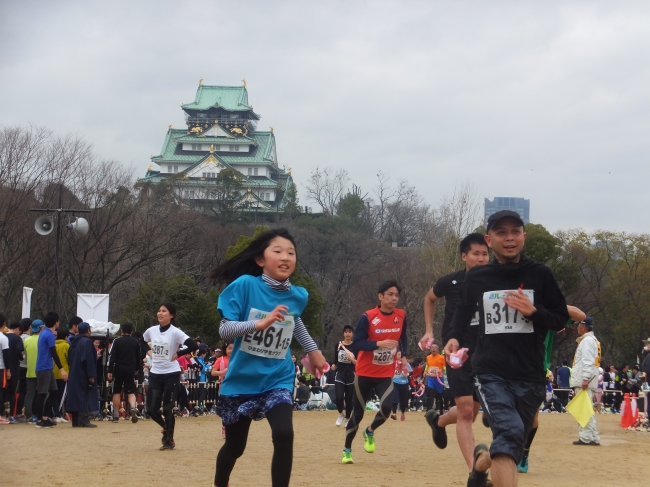 天守閣をバックにお祭り気分で走ろう「大阪城リレーマラソン2020」